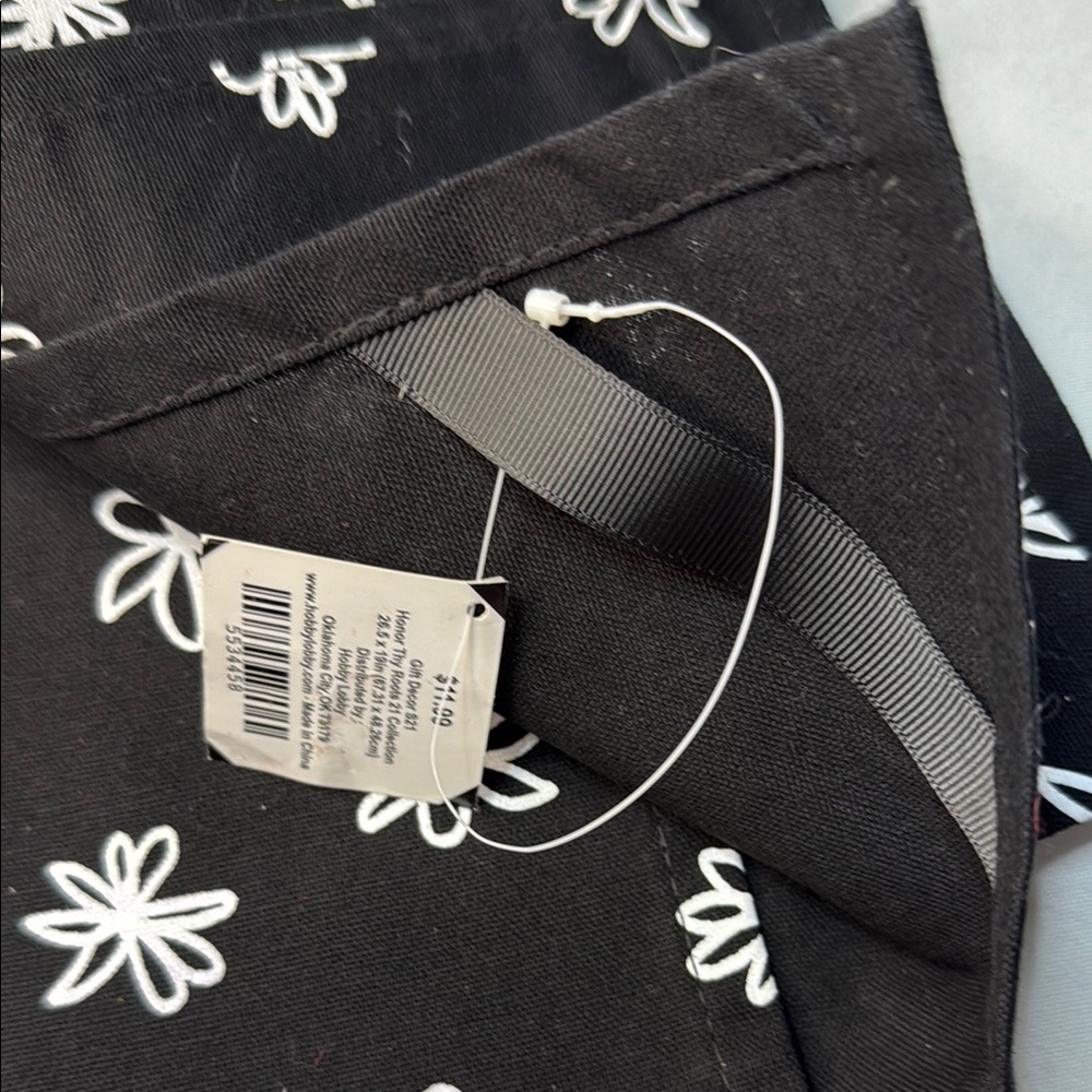 Floral Black kitchen flour sack towel, grandma quite, NWT - Picture 6 of 7